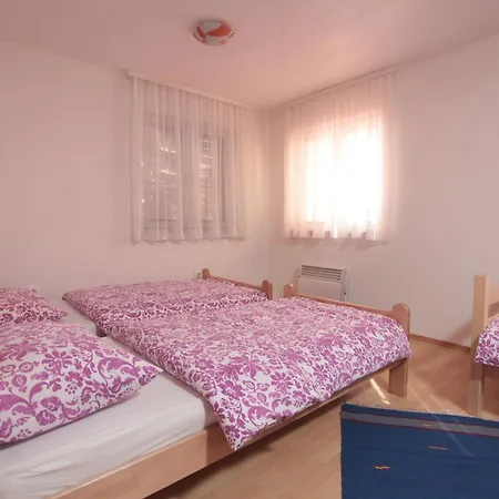Apartment Kira *