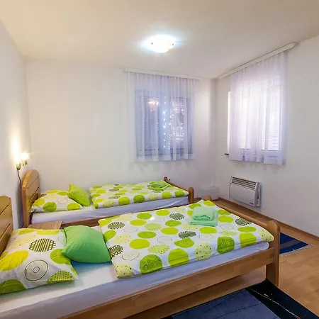 Apartment Kira
